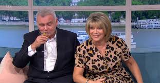 Eamonn holmes unveils incredible garden feature at home with ruth langsford. Eamonn Holmes Told Off For Being Drunk On This Morning