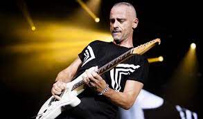 Son of rodolfo ramazzotti and raffaella molina, eros was raised in rome in the cinecittà neighborhood. Eros Ramazzotti Wikipedia