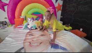 From what you can see from the tour of her house, the estate has a living room with a fireplace, an expansive kitchen with an island, a staircase, a family room, and of course, her bedroom and bathroom. Jojo Siwa Gave A Tour Of Her New Bedroom And Now I Feel Like I Have 4 Cavities And Need A Root Canal