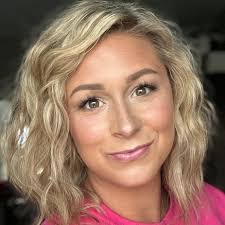 Cortney Lynn's Instagram, Twitter & Facebook