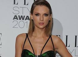 تايلور سويفت تخطف لقب امرأة العام.. صور