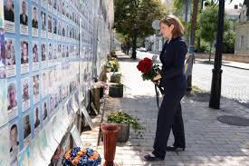 Rachel Reeves says UK support helping Ukraine win on the battlefield and families  rebuild lives - The Mirror