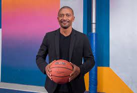 He lives in a country where have totall 66.99 million peoples with the average gdp $2.778 trillion. L Invite Medias Basket Ball Eric Micoud Les Lakers Sont Monstrueux