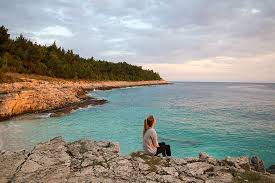 Dieser mitten in der natur versteckte strand kann nur zu fuß oder per taxiboot erreicht werden und ein besuch dorthin zahlt sich definitiv aus. 4 Wundervolle Tage Am Kap Kamenjak In Kroatien
