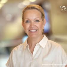 As we add high-tech Connected Rooms to our properties, guests have more  opportunities to use the Hilton Honors app to turn their mobile phones into  in-room remotes for lighting, temperature and… |