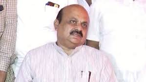 Karnataka home minister basavaraj bommai on monday said that a decision on whether or not begin the process of unlocking the state, which is under a covid. Tn Cops Unknowingly Stray Into Karnataka Question Home Minister Bommai Oneindia News