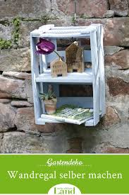 Upcycling Garten Wandregal Aus Alten Holzkisten In 2020 Holzkisten Alte Holzkisten Kiste