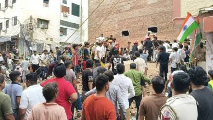 नवी दिल्लीत ५ मजली इमारत कोसळून दोघांचा मृत्यू; मृतांची संख्या वाढण्याची भीती, वसतिगृह इमारतीत राहत होते विद्यार्थी