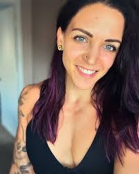 Tami Capps's Instagram, Twitter & Facebook