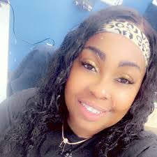 Dinah Hardy's Instagram, Twitter & Facebook