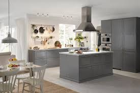 Il est devenu l'équipement phare de la cuisine, l'incontournable des plans d'aménagement. Cuisine Complete Avec Ilot Central Novocom Top