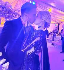 As of 2020, he was rumored to be dating paris hilton, a famous american socialite, after the two were seen at an event post the golden globe award ceremony. Paris Hilton S Mum Kathy Hilton Sheds Details About The Star S Upcoming Wedding To Fiance Carter Reum 9celebrity