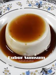 Selain menjual bubur sum sum, biasanya penjual juga menyajikan bubur gempol yang sering disebut jenang gempol. Dari Dapur Madihaa Bubur Sum Sum