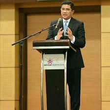 Jabatan perangkaan malaysia berkata, pengenalan had baharu itu menjadikan jumlah isi rumah yang tergolong dalam. Azmin Ali Perbincangan Meja Bulat Belanjawan 2017 Menyediakan Ruang Kepada Pembuat Dasar Agensi Kerajaan Ahli Akademik Dan Pimpinan Politik Untuk Membahaskan Keperluan Menyemak Semula Pendapatan Garis Kemiskinan Pgk Peringkat Negeri Bagi