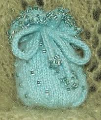 Minimal shaping and a simple repetitive stitch makes this pattern is designed to work with a 10cm (4″) square purse frame, but due to the simplicity of the pattern it should not be too hard to adjust for. Bitty Bags Knitting Patterns In The Loop Knitting