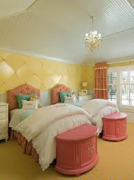The low bed and the minimal décor go well with the black wall. 40 Accent Color Combinations To Get Your Home Decor Wheels Turning