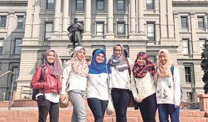 Selain itu, pembelajaran di luar kelas lebih dengan pendekatan pembelajaran ini siswa akan memperoleh pengalaman langsung dan nyata dan digunakan sebagai proses asimilasi dalam. Impian Ke Luar Negara
