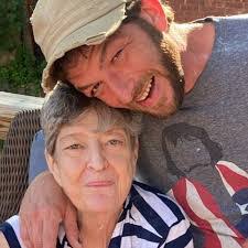 Shanna Moran's Instagram, Twitter & Facebook