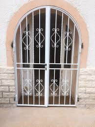 Le Blog Jlf Ferronnerie Vous Propose De Tout Apprendre Sur La Grille De Defense Pour Renforcer La Securite Dans La Maison Maison Deco Maison Defense