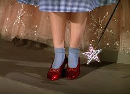 From offscreen friendships and jarring pay inequality to the special effects and makeup tricks that brought some of the world's favorite film characters to life, the wizard of oz (1939) had so much going on behind the emerald curtain and th. 28 Whimsical Trivia Facts About The Wizard Of Oz