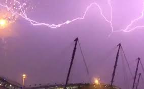 Los 10 momentos que marcaron la era de los galácticos en real madrid. Manchester City V Borussia Monchengladbach Drowned By Lightening Storm