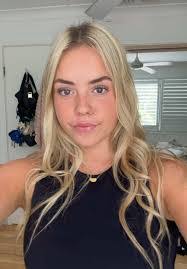 Stella Bentley's Instagram, Twitter & Facebook