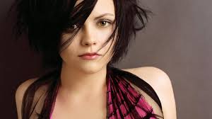 This short blunt bob hairstyle is simple and perfect for a round face shape. Christina Ricci Hd Wallpapers 7wallpapers Net