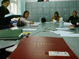 * înainte de contestații, rata de promovare la brăila este de 69,16%, iar pe țară de 72,90% * din cei 120 de profesori care au susținut proba scrisă, 83 au promovat examenul, în timp ce alți 37 au fost declarați respinși * există și o medie de 10, la. Ghinion Pentru DouÄƒ Profesoare Din Alba La Definitivat 2021 Cu Nota Zece La InspecÈ›ii È™i Portofoliu Au Picat Proba ScrisÄƒ Cu Note Sub 5 Ziarul Unirea