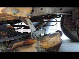 Ein komfortabler und zuverlässiger traktor mit einem manuellen getriebe. Comment Changer La Courroie D Un Tracteur Tondeuse Autoporte Youtube