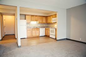 In general, apartments tend to be very low maintenance, and if you live in an apartment complex, you'll have access to all the amazing common space amenities. Viewhouse Apartments Omaha Ne Apartments Com