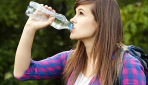 Oficiul judeţean pentru protecţia consumatorului a retras de pe piaţa suceveană 200 de litri de antigel contrafăcut, descoperit în două magazine din gura humorului. Scandalos ApÄ PlatÄ PlinÄ Cu Bacterii Lista Cu MÄrcile Cele Mai Periculoase Vandute In Magazinele Din Romania