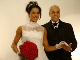 12 jan viviane araujo exibe curvas em foto de biquíni e web reage: Grupo Grita Nome De Viviane Araujo Na Porta Do Casamento De Belo E Gracyanne Barbosa Virgula