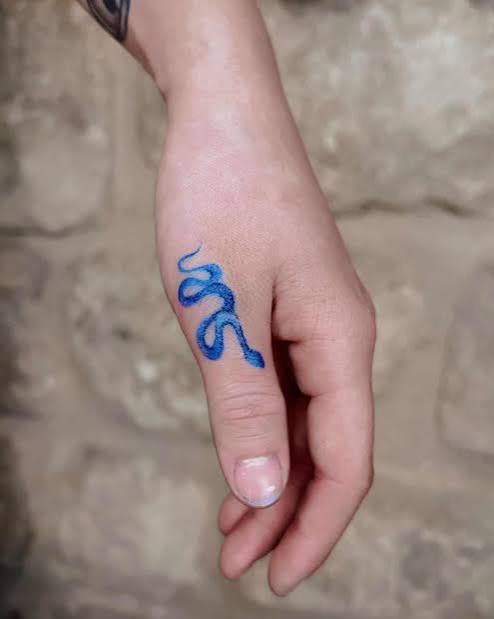 50 Awesome Finger Tattoo Ideas for Men & Women in 2024