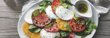 Dans un saladier, mélanger la salade mixée avec un oeuf entier, le riz égoutté, le piment, sel, poivre et les herbes de provence. Quelles Salades S Accordent Avec Une Pizza Galbani