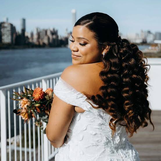 28 Wedding Hairstyles for Curly Hair to Inspire Your Own Look