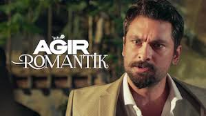 Sanatla ilgili bir annenin ve profesör bir babanın kızı olan aslı, konservatuvarda okumaktadır. Agir Romantik 2020 Netflix Flixable