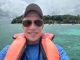 Learning languages opens doors you never knew you could open. My visit to  Thailand was so much more rewarding because I wasn't afraid to learn the  language. What experiences have you been