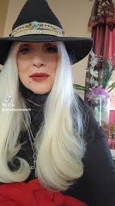 Cindy Summers's Instagram, Twitter & Facebook