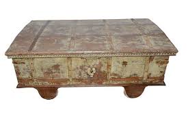 Hand crafted from reclaimed wood, this hope chest trunk with an antiqued washed light green wash finish has lots of storage space and is built to last. Distressed Wooden Hope Chest Coffee Table Trunk Home Kitchen Handmade Products Guardebem Com