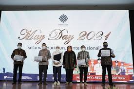 Daya tahan jenis ini merupakan faktor utama dalam kebugaran jasmani. Tidak Lakukan Phk Selama Pandemi Telkom Terima Penghargaan Dari Kemnaker Halaman All Kompas Com