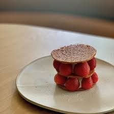 Mille Feuille Aux Fraises De Cyril Lignac Recette En 2020 Alimentation Mille Feuilles Recette Cyril Lignac
