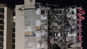 El derrumbe parcial de un edificio de condominios de doce pisos en surfside, cerca de miami beach, estremeció en las primeras horas del jueves a los relatos de los vecinos reflejan los minutos de caos y temor tras el derrumbe. Qzwtmjiukqgtom