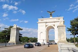 Design Approved for 'Arc de Trump' Amidst Controversy