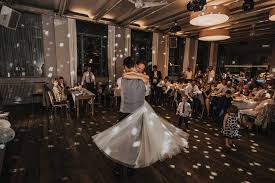 Zobacz opinie i znajdź oferty hoteli w: Hochzeiten In Kunstsalon Location Unvergessliche Momente Ein Traum Wird Wahr