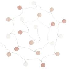 Choisissez la guirlande lumineuse boules multicolores pour donner plus d'éclat à votre décoration. Guirlande Lumineuse Boules En Coton Blanc Et Rose 20leds L360 Maisons Du Monde