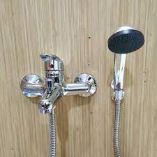 Jenis kran shower panas dingin ini dapat mengontrol suhu air pada setiap shower dengan mudah yaitu cukup menentukan suhu ideal untuk anda. Harga Kran Panas Terbaik Kamar Mandi Perlengkapan Rumah Juni 2021 Shopee Indonesia