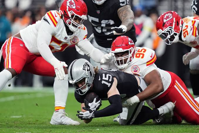 Final Score: Raiders defeat Chiefs 14-12 in NFL Week 18 | Arrowhead Pride