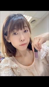 昨天看颱風路徑, 以為北部應該會放颱風假, 結果沒放～孩子們很失望😂, 我倒是蠻開心的～因為可以上班😌😆❤️, 看到新聞說市長臉書被灌爆,  今早看到沒什麼風雨, 倒是覺得市長決定的很正確哩！, 週末看到一位歌手分享的觀念, 蠻喜歡的～分享給大家🥰, 不成熟的人,  ➡️常會把自己的價值和安全感, 建立在別人身上（對方的肯定和關注）, 成熟的人, ➡️即使是一個人, 也能夠很完整、很穩定的, ...