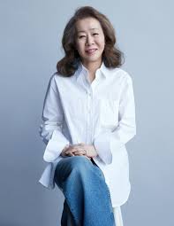 '미나리' 윤여정, 미국배우조합상 여우조연상 수상. Hyx6vxkwryjatm