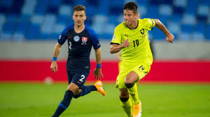 Adam hlozek vadettiği önemli potansiyelin yanı sıra sahada ne yaptığını gayet iyi bilen vücut dili ile de dikkat çekiyor. Coup Fur Sparta Prag Adam Hlozek Unterschreibt Einen Neuen Vertrag